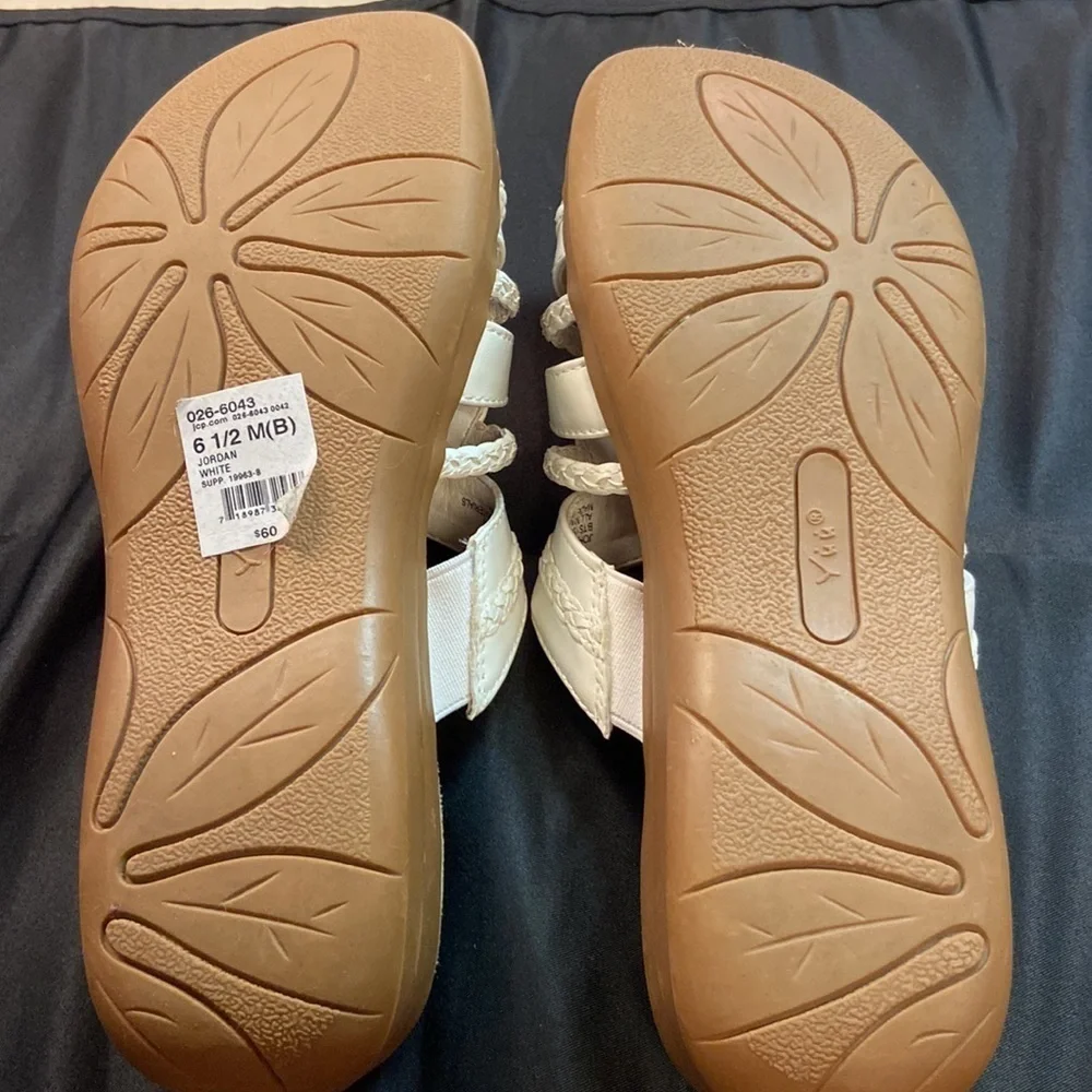 Yuu White Slide/Sandal “Jordan” NWOT